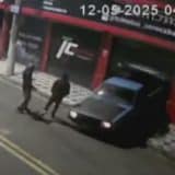 Criminosos Usam Carro Em Marcha Re Para Invadir Loja De Motos Em Sorocaba