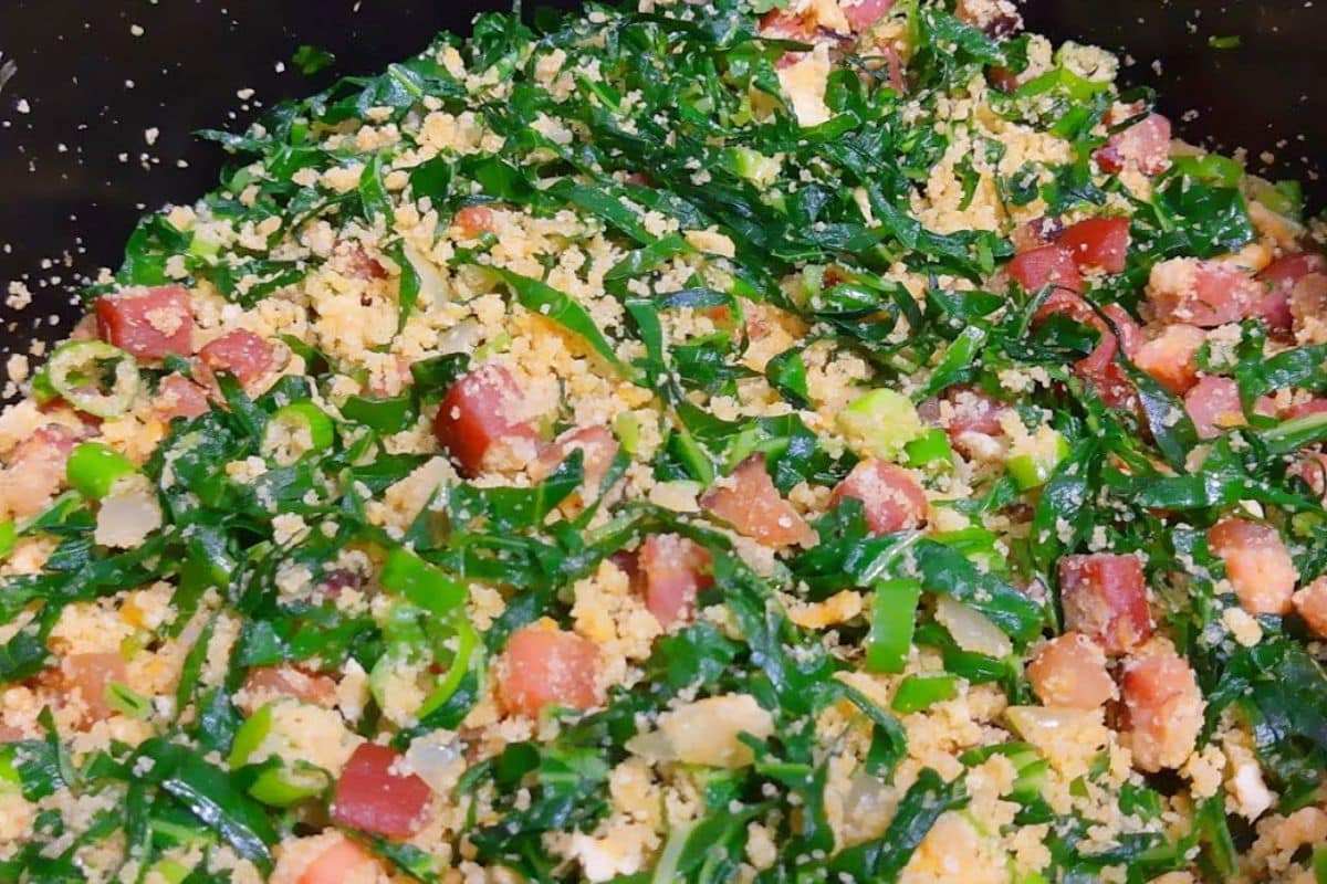 Farofa De Couve Com Bacon E Calabresa Ótimo Para Servir No Churrasco De Fim De Semana