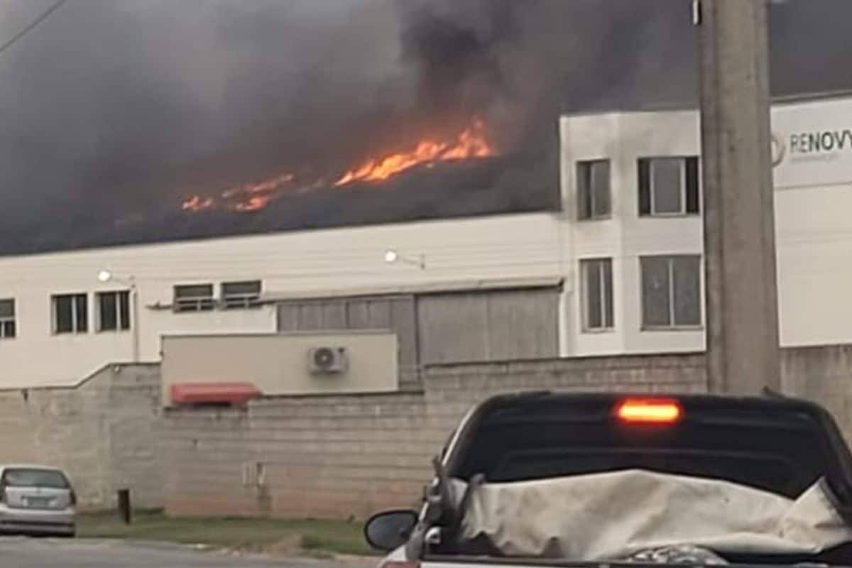 Galpao Da Empresa Renovy Pego Fogo Em Aracariguama