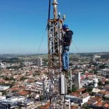 Homem Escala Antena De 92 Metros Para Trocar Lampada Em Pacata Cidade Do Interior De Sp