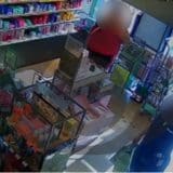 Mulher E Filmada Furtando Produtos Dentro De Loja Em Sao Roque