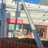 Poste De Energia Desaba Em Area De Obras No Centro De Sao Roque E Deixa Comercios Sem Luz