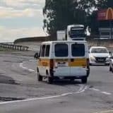 Van Escolar E Filmada Andando Na Contramao Na Raposo Tavares Em Sorocaba
