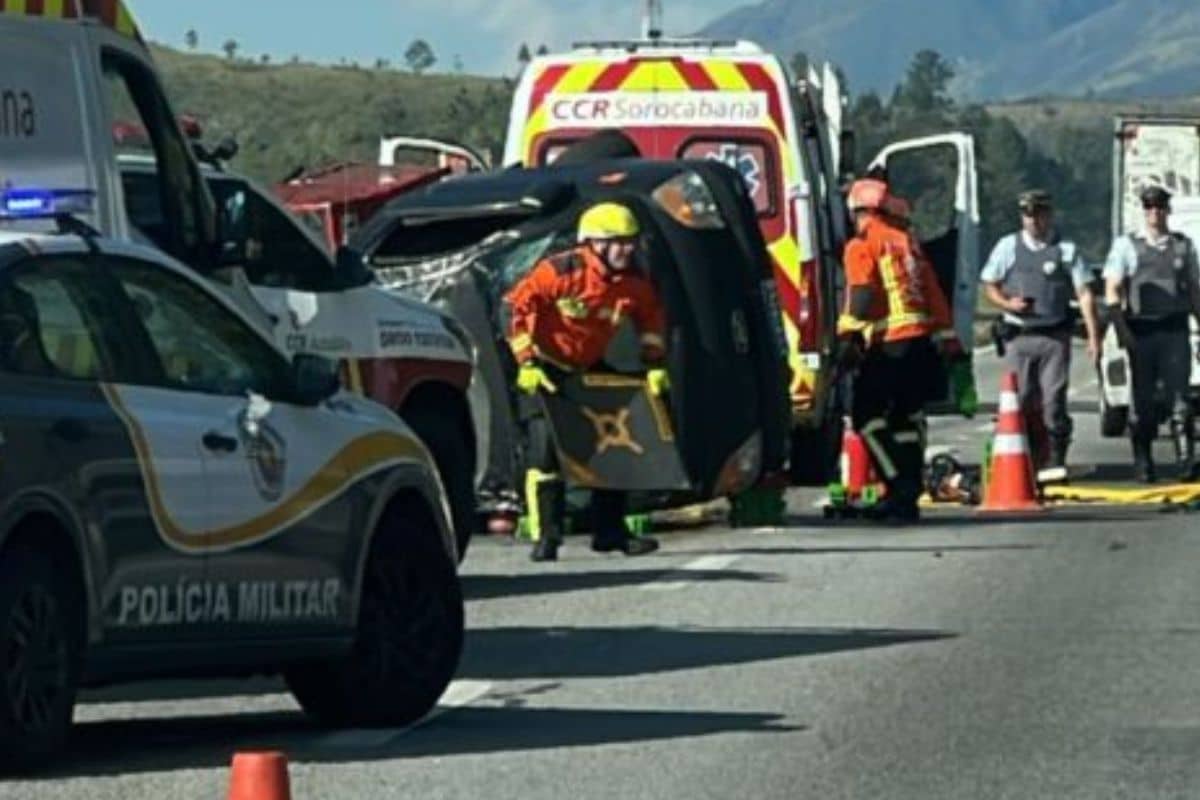 Acidente Entre Dois Caminhoes Causa Morte De Motorista Na Castelo Branco Em Sao Roque