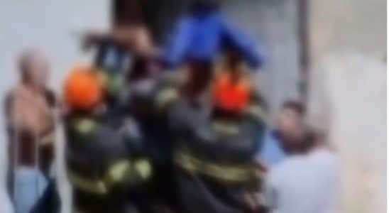 Homem E Socorrido Com Perna Presa Em Lanca De Portao Em Itu