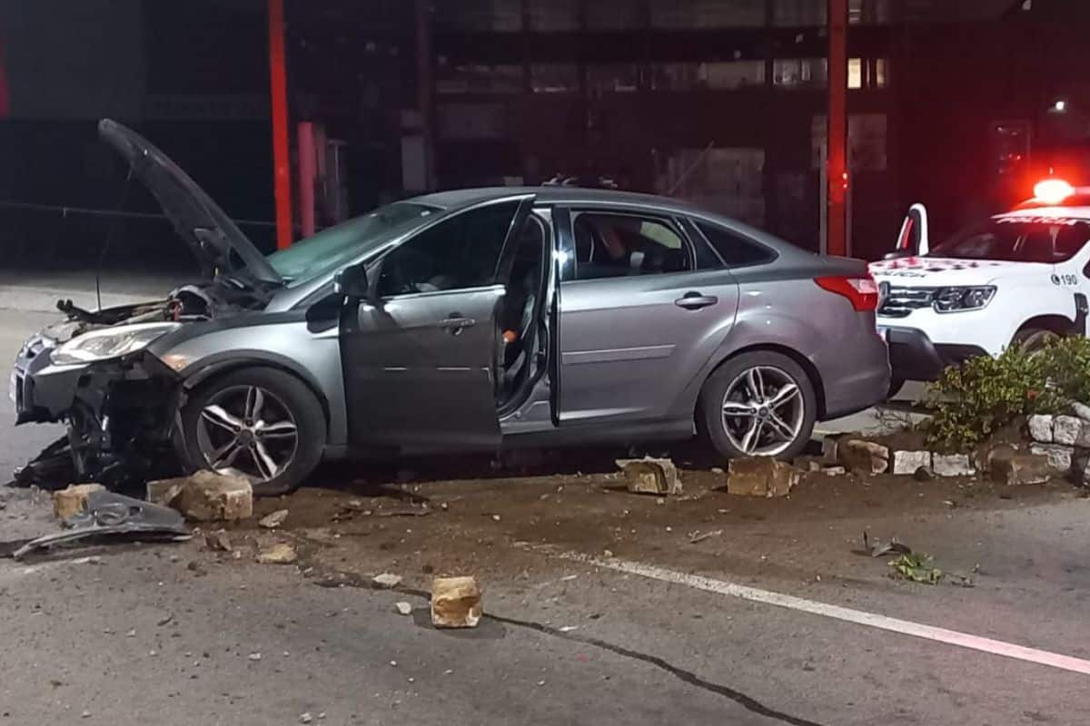 Jovem Bebado Pega Carro Da Sogra Foge Da Policia Em Sao Roque E Bate Carro