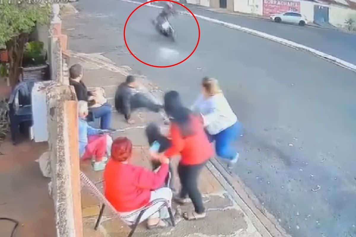 Motociclista Tenta Empinar E Quase Mata Familia No Interior De Sao Paulo