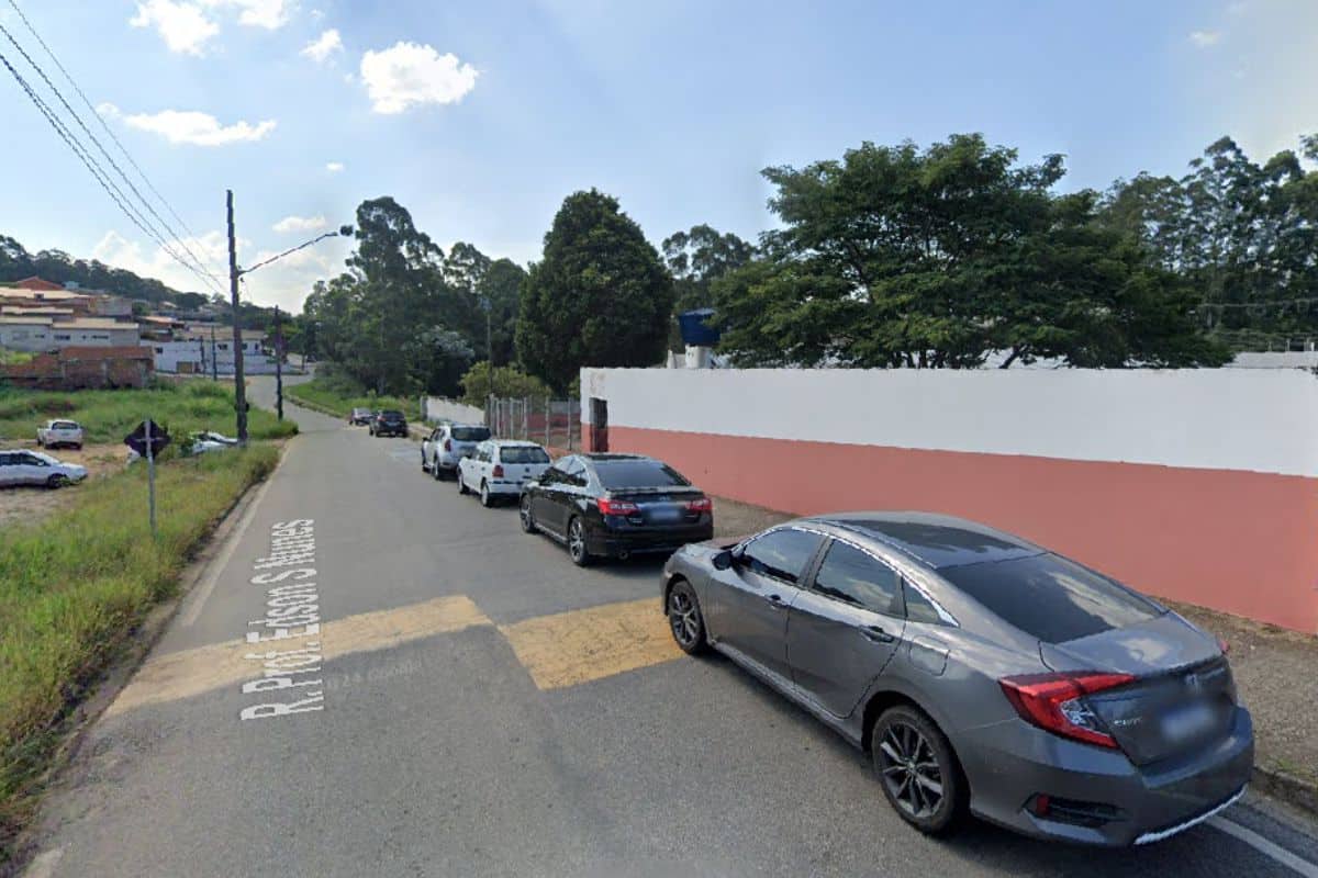 Motorista Bate Em Carro Estacionado Em Mairinque E Foge Deixando Prejuizo