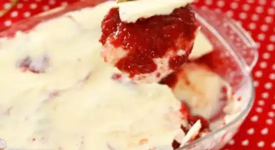 Bombom De Morango Na Travessa 1904 1024X683.Jpeg