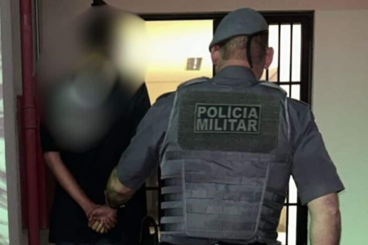 Adolescente E Detido Por Trafico De Drogas Em Aluminio