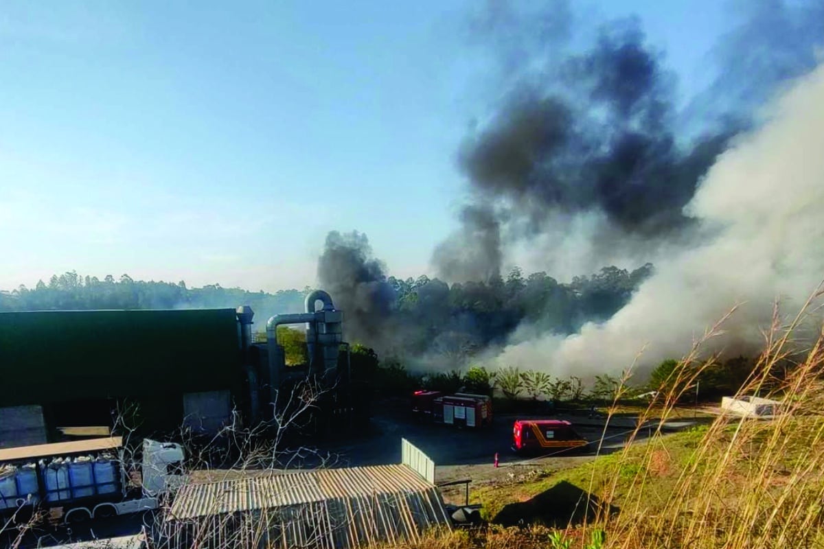Cetesb Vai Verificar Impactos Ambientais Em Incendio Em Galpao De Pneus Em Mairinque