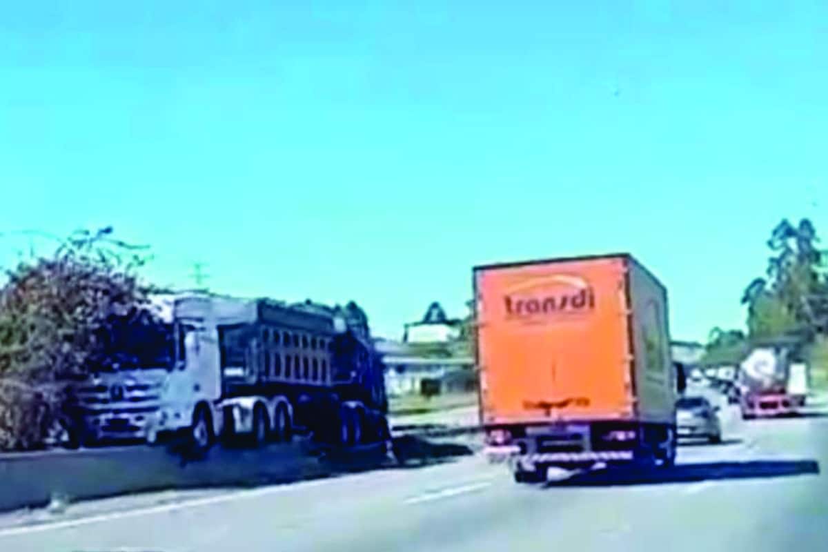 Carreta Sem Freio Fica Pendura Sobre Estrutura De Concreta Na Castello Branco