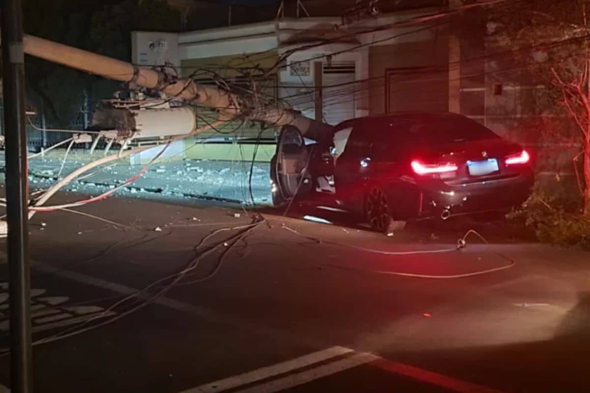 Familiar De Jogador Do Real Madrid Bate Bmw Em Poste No Interior De Sp