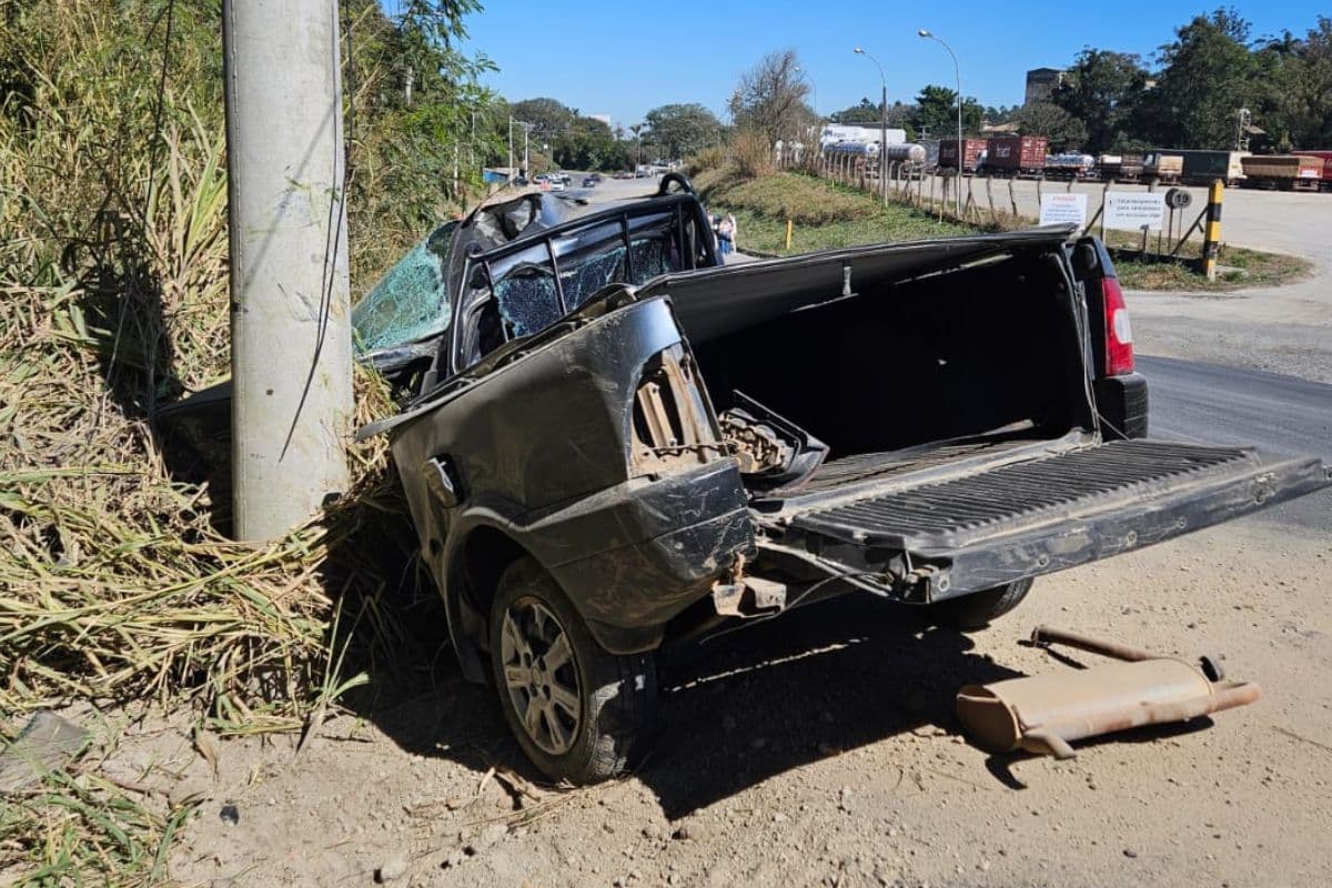 Homem Morre Ao Bater Carro Em Poste Próximo De Fábrica Em Mairinque