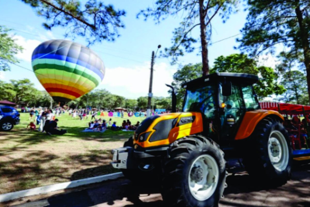 Trenzinho Icone Do Parque Corrupira Em Jundiai Retorna As Atividades Puxado Por Trator Valtra