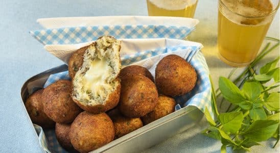 Bolinho De Bacalhau Com Queijo