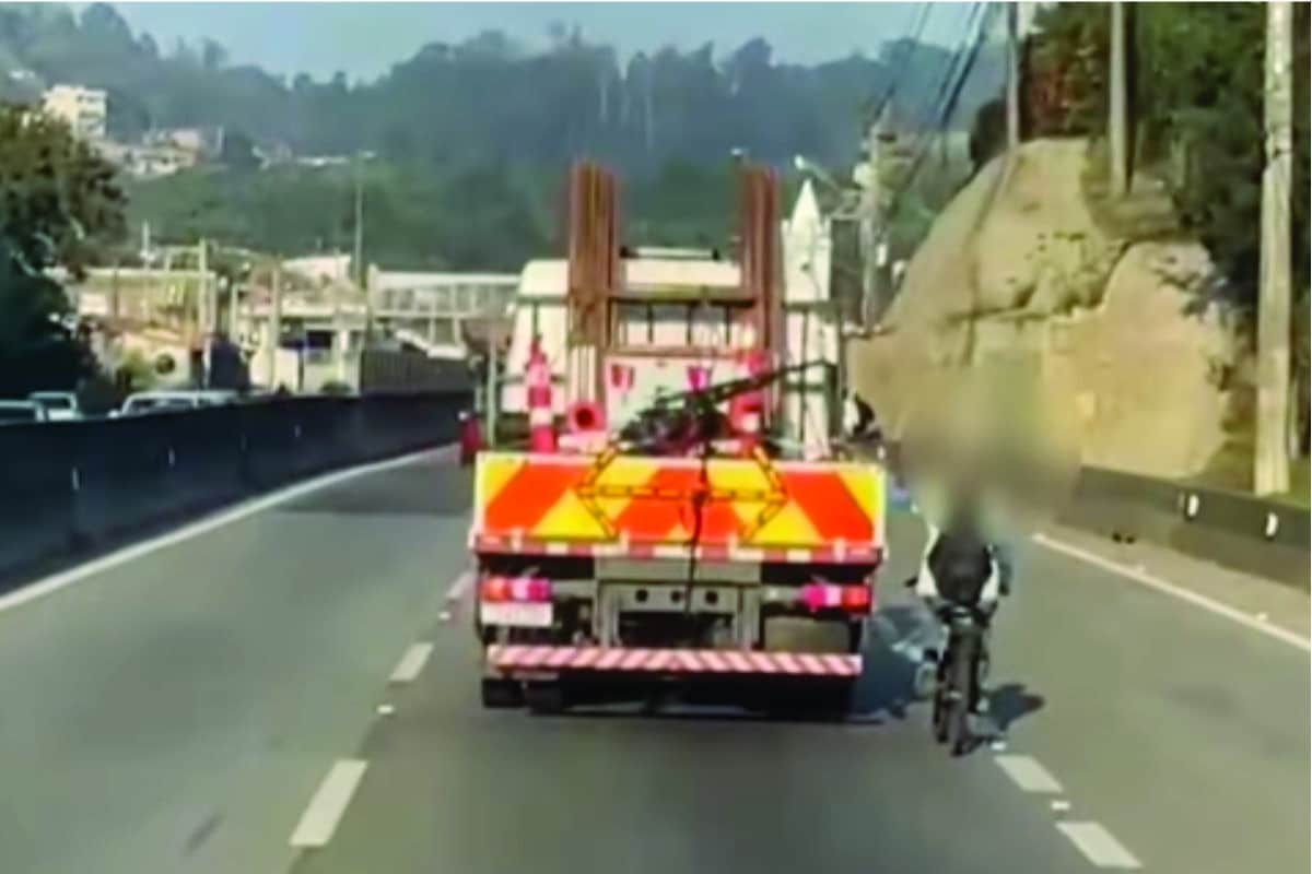 Ciclista E Flagrado Pegando Rabeira Em Caminhao Na Raposo Tavares Em Mairinque