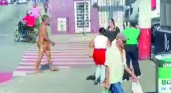 Homem E Flagrado Andando Pelado Em Plena Luz Do Dia No Centro De Itapevi E Causa Espanto