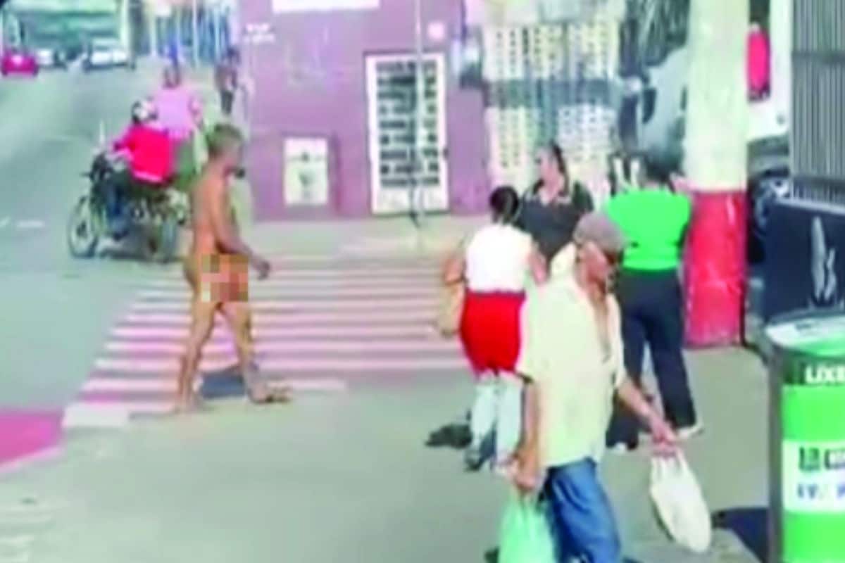Homem E Flagrado Andando Pelado Em Plena Luz Do Dia No Centro De Itapevi E Causa Espanto
