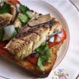 Lanche De Sardinha Com Cream Cheese E Queijo