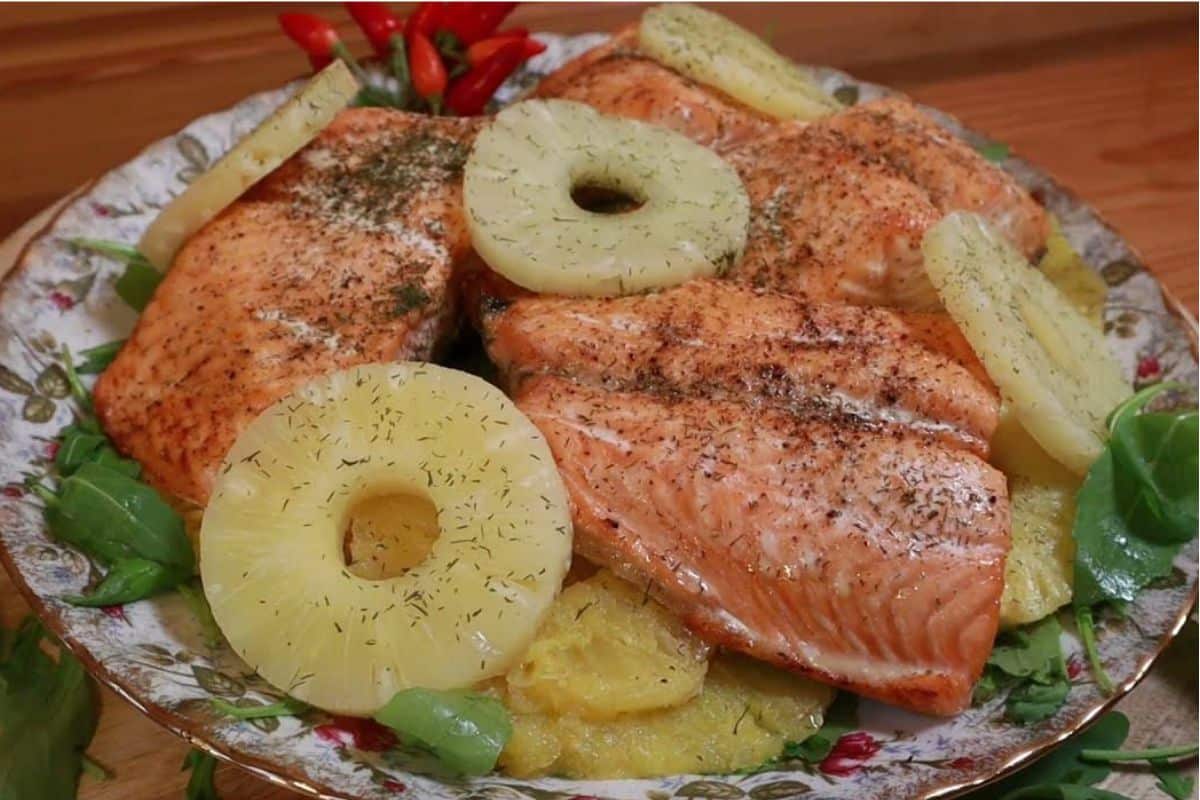 Peixe Assado Com Abacaxi