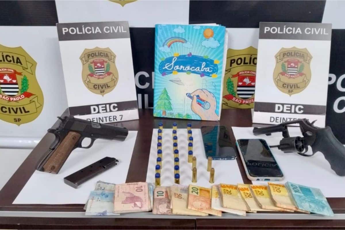 Policiais Prendem Traficante Dentro De Adega Com Armas E Dinheiro