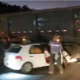 Por Muito Pouco, Carro Não Entra Embaixo De Carreta Em Acidente Na Sp-79, Em Piedade