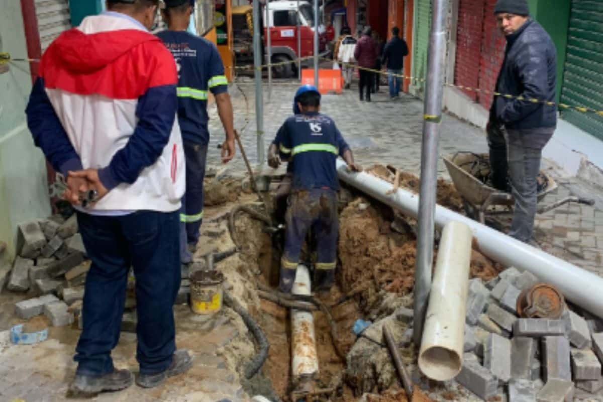 Sabesp Vira Piada Ao Abrir Buraco Em Piso Recém-Colocado No Caçadão De São Roque