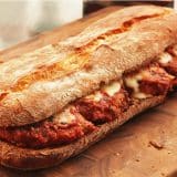 Sanduíche De Frango À Parmegiana