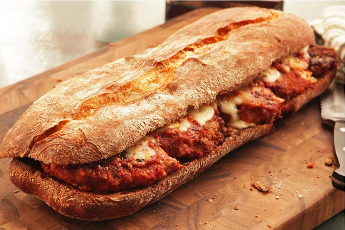 Sanduíche De Frango À Parmegiana