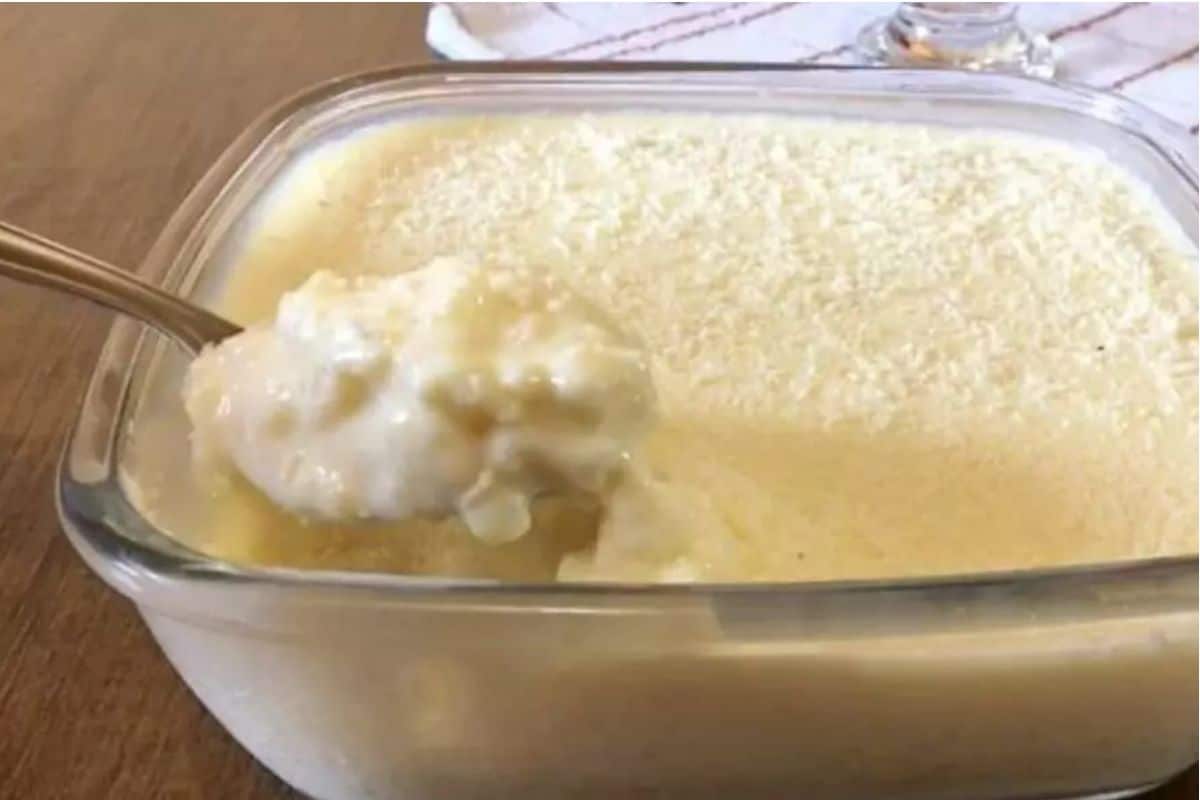 Sobremesa De Tapioca Cremosa Com Coco E Leite Condensado