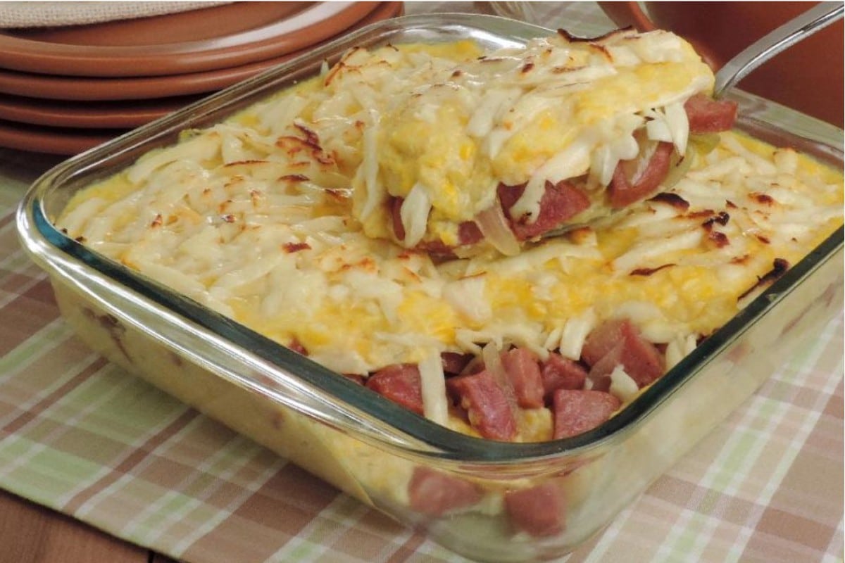 Torta De Pamonha Recheada Com Queijo E Linguica
