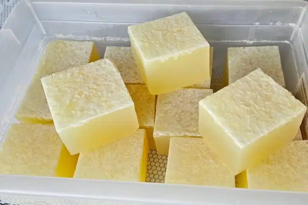 É Assim Que Se Faz Sabão De Açúcar E Álcool Super Fácil E Prático 7 Sabao De Acucar E Alcool