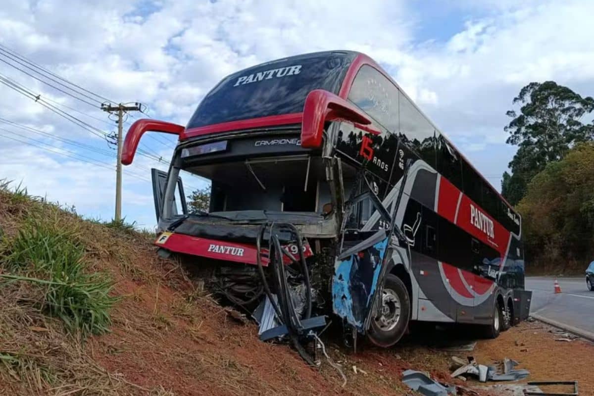 Acidente Entre Carro E Ônibus Deixa Mortos E Feridos Na Raposo Tavares Em Itapetininga