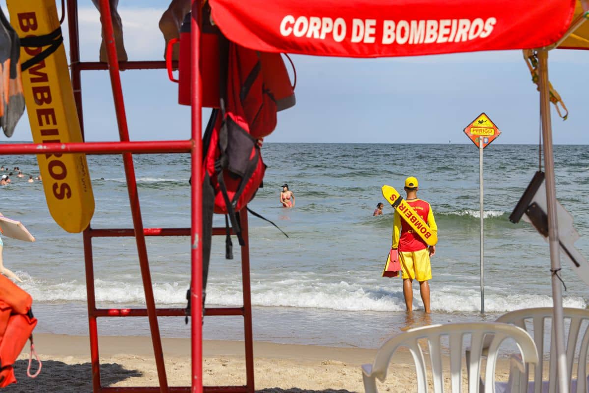 Bombeiros De Sp Abrem 600 Vagas Para Trabalhar Nas Praias Este Ano