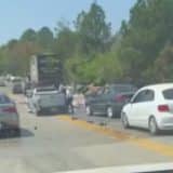 Caminhão Com Bebidas Tomba Na Raposo Tavares E Carga É Saqueada Por Motoristas