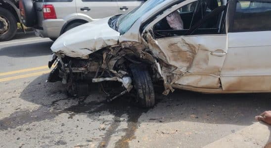 Carro E Caminhão Batem De Frente Em Rodovia Em São Roque, Próximo A Motel