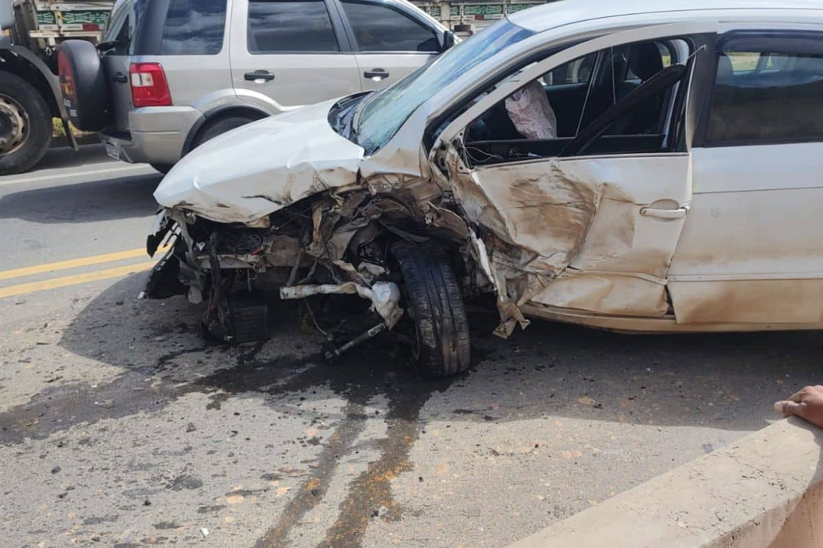 Carro E Caminhão Batem De Frente Em Rodovia Em São Roque, Próximo A Motel