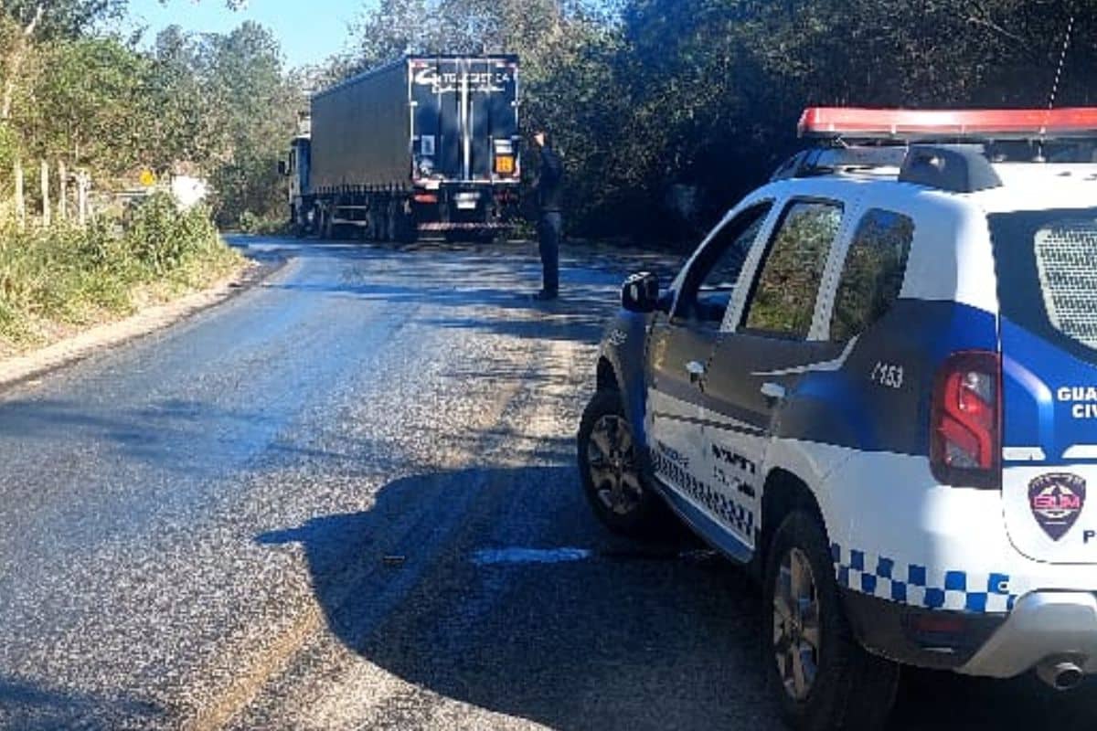 Estrada Em Mairinque Vai Ficar Interditada Ate Sexta Apos Acidente De Carreta Com Soda Caustica