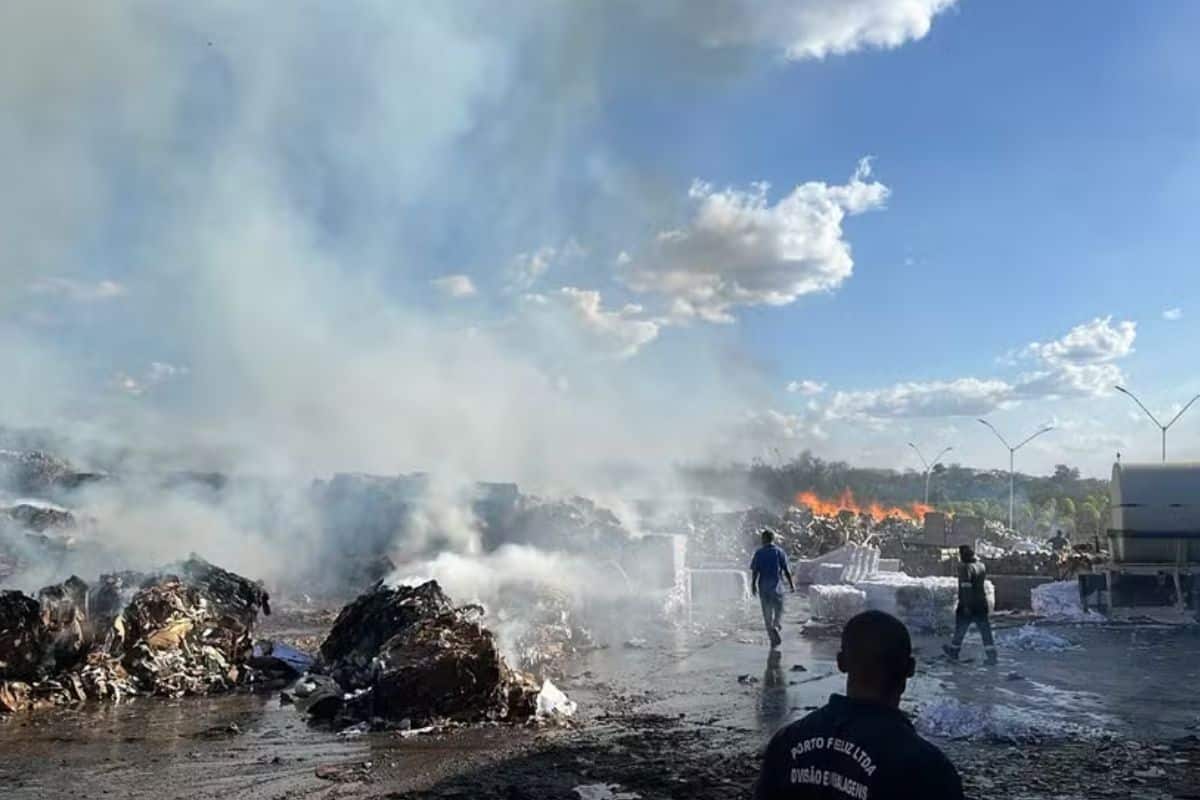 Incendio De Grande Porte Atinge Fabrica De Papel Em Porto Feliz Nao Ha Registro De Feridos