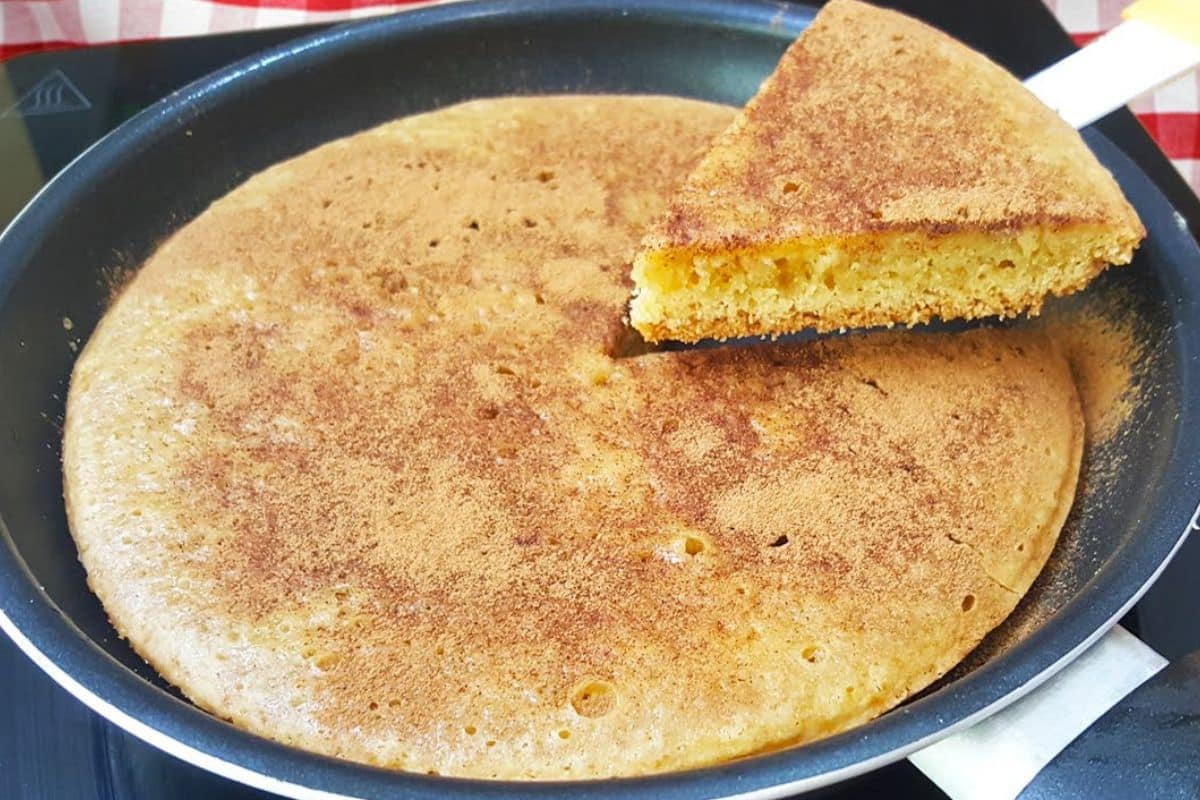 Lanche De Fubá Na Frigideira