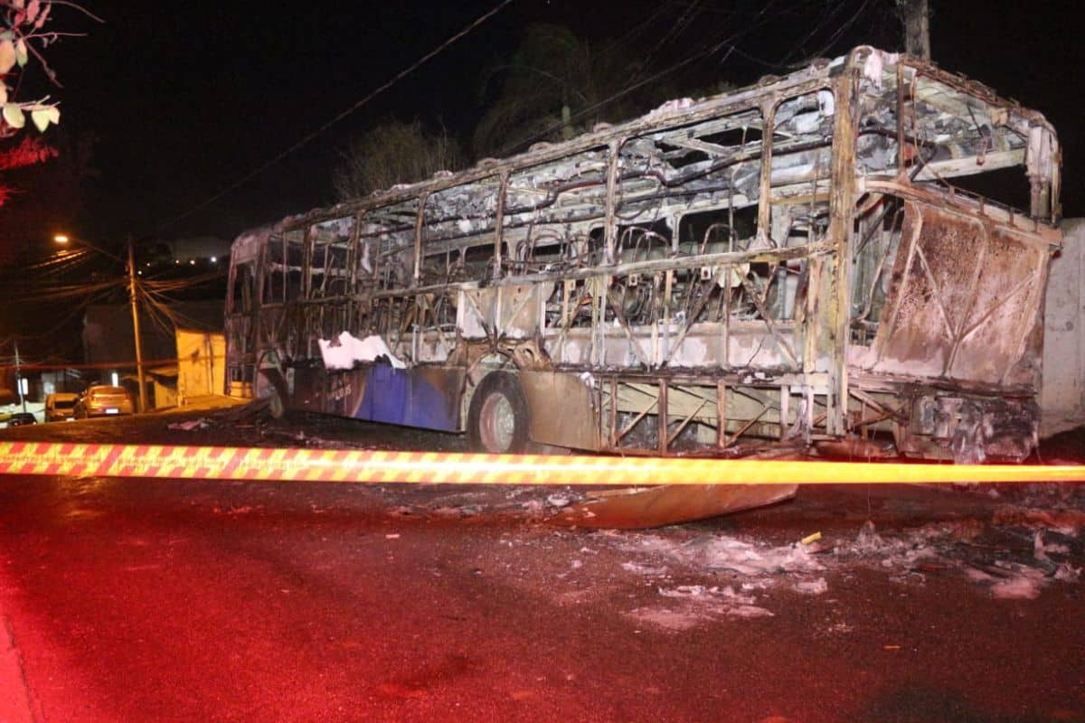 Ônibus Pega Fogo Em Bairro De Alumínio E Causa Susto E Correria
