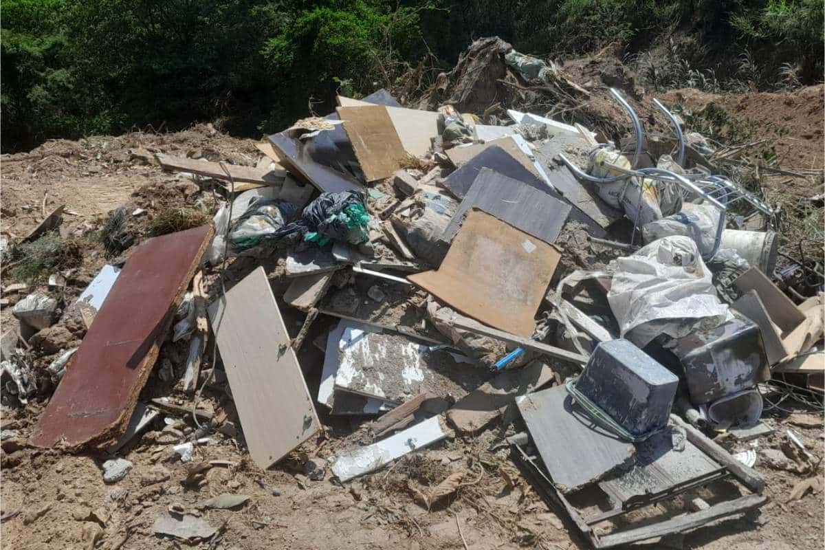 Descarte Irregular De Entulho Atrás De Escola Expõe Contradições Da Prefeitura De Mairinque