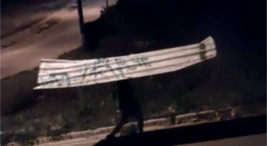 Homem É Flagrado Furtando Telhas De Obra Abandonada Da Policlínica Em Mairinque