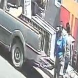 Homens Levavam Móveis Deixados Em Frente À Loja Em Mairinque Ao Acharem Que Era Doação