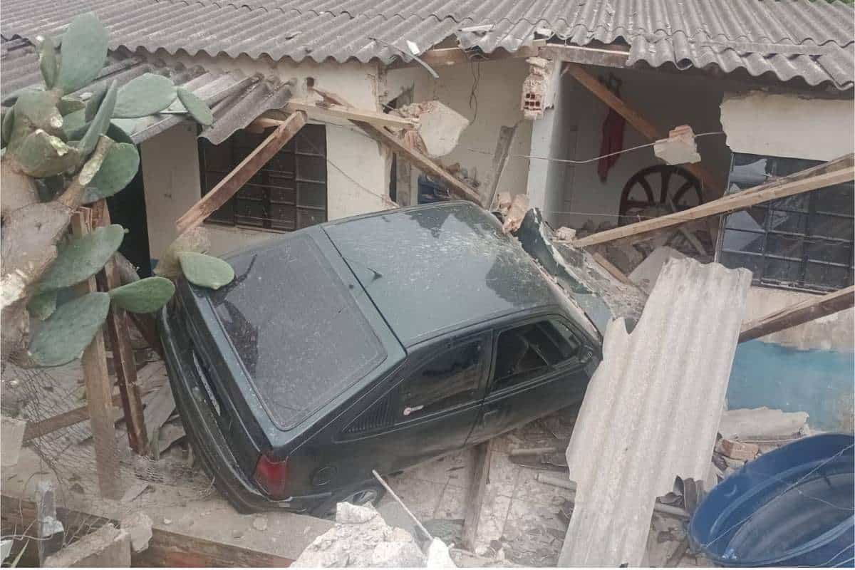 Motorista Passa Mal, Perde Controle Do Veículo E Invade Residência Em Mairinque