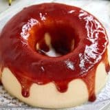 Pudim De Queijo Com Geléia De Pimenta Para Servir No Natal