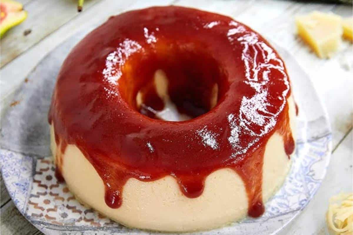 Pudim De Queijo Com Geléia De Pimenta Para Servir No Natal