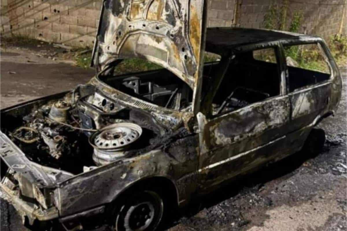 Traficante Coloca Fogo Fiat Uno Em São Roque Para Evitar Ser Preso Pela Polícia