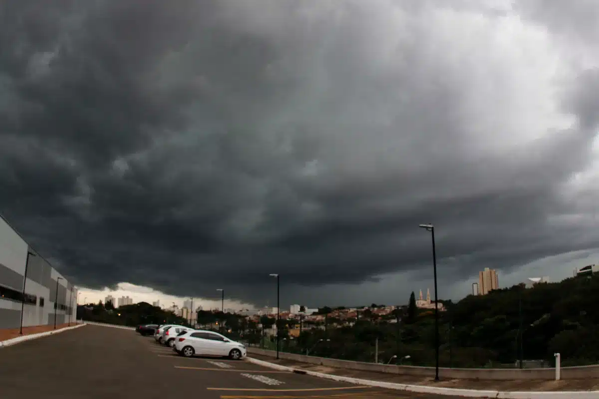 Frente Fria Provoca Instabilidade E Tempo Com Chuva Intensa Em Sorocaba E Região 7 Frente Fria Provoca Instabilidade E Tempo Chuvoso 1761940707953